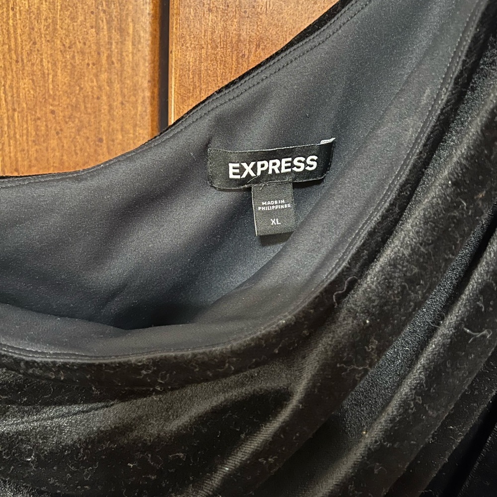 Express black velvet one shoulder jumpsuit size XL - Picture 3 of 4